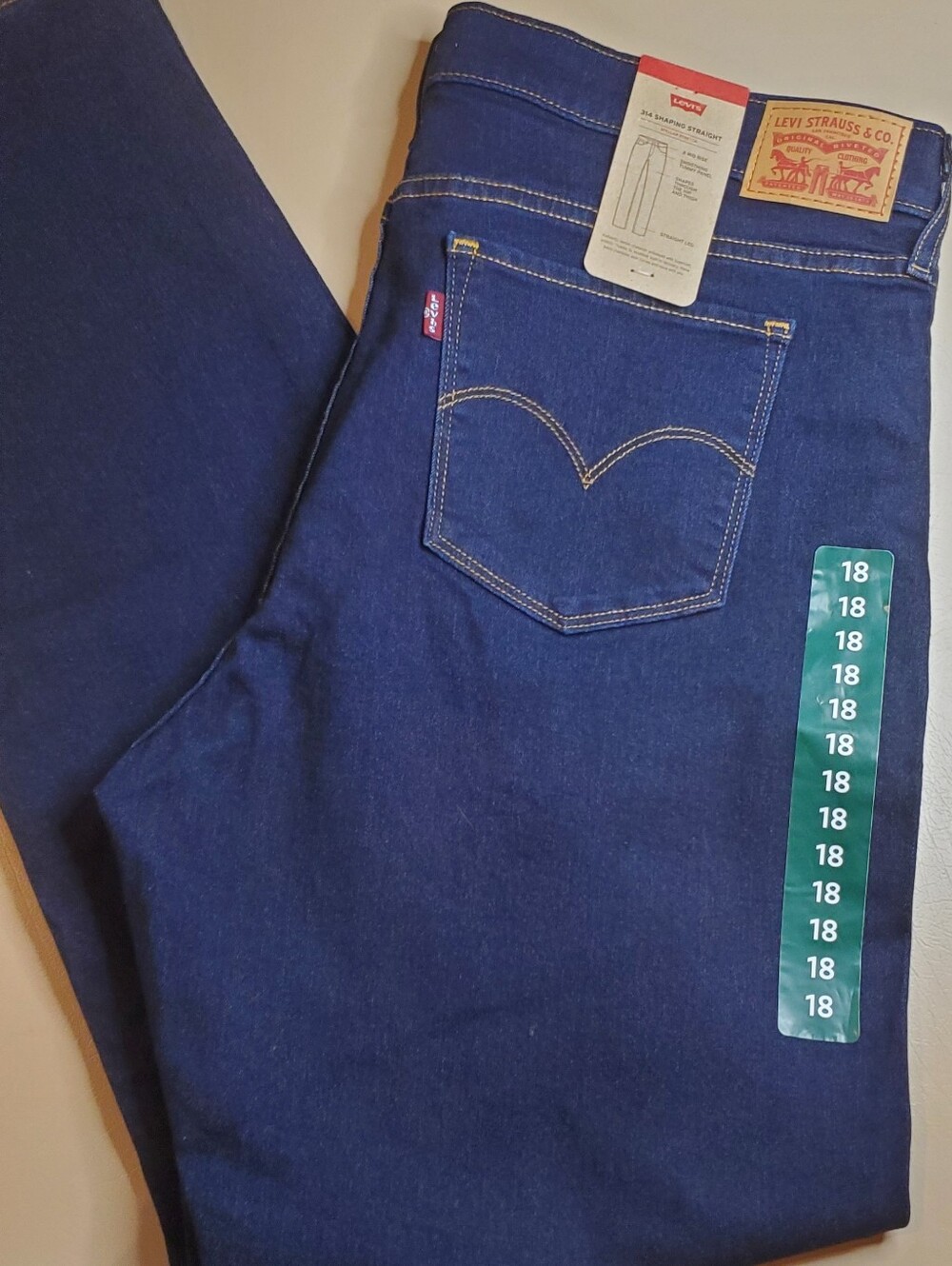 NWT Levi's 314 Shaping Straight  Jeans Dark  Blue Denim Women's 34x32 (Size 18)